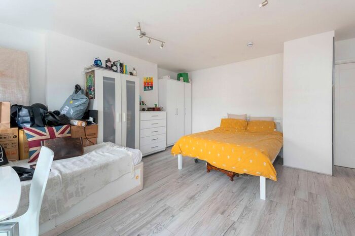 Studio To Rent In Uxbridge Road, Shepherd's Bush, London, W12