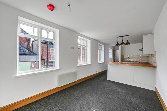1 Bedroom Flat To Rent In , Victoria Street, CW12
