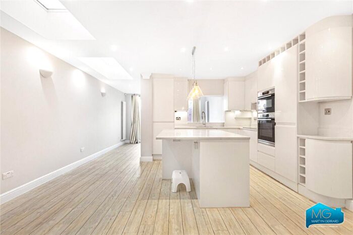 2 Bedroom Apartment To Rent In Carlingford Road, Ducketts Green, London, N15