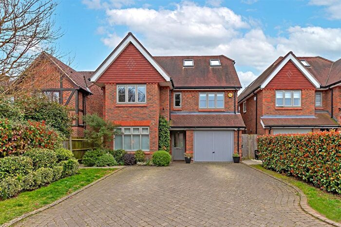 5 Bedroom Detached House For Sale In Long Fallow, Chiswell Green, St.Albans, AL2