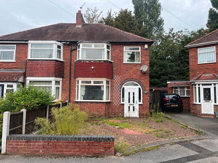 3 Bedroom Semi-Detached House For Sale In Bankfield Road, Tipton, DY4