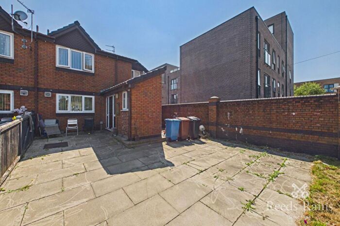 3 Bedroom End Of Terrace House For Sale In Ledbrooke Close, Salford, M5
