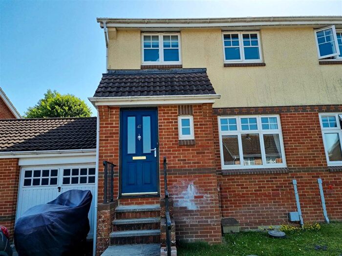 3 Bedroom Semi-Detached House To Rent In Boulton Close, Westbury, BA13