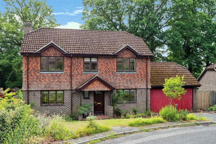 4 Bedroom Detached House For Sale In The Spinney, Robertsbridge, East Sussex, TN32