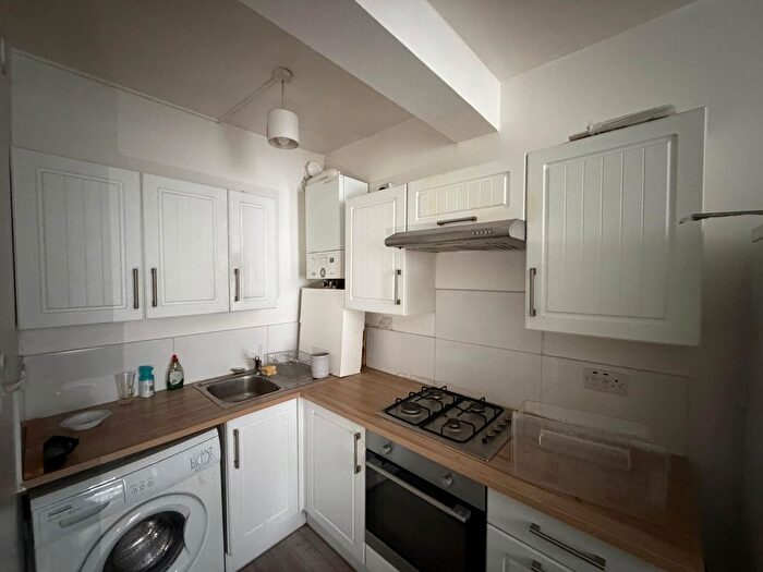 2 Bedroom Terraced House To Rent In Balls Pond Road, Hackney, N1