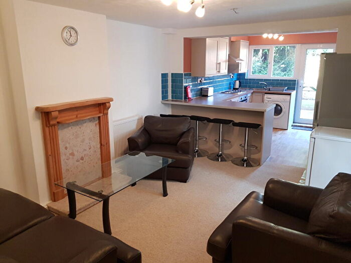 3 Bedroom Flat To Rent In Carlyle Road, Edgbaston, West Midlands, B16