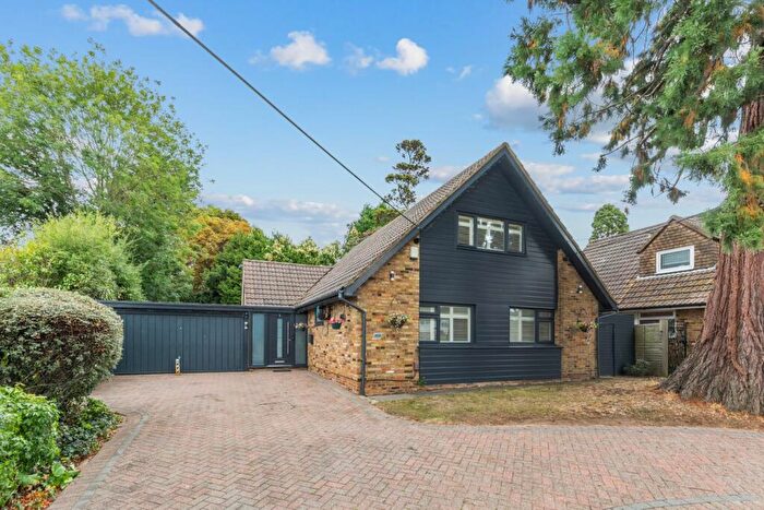 4 Bedroom Detached House For Sale In Sequoia Park, Pinner, HA5