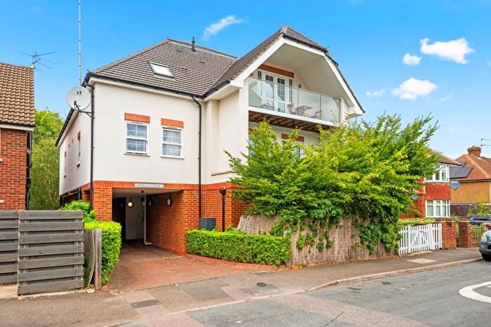 2 Bedroom Flat For Sale In St. Philips Avenue, Worcester Park, KT4