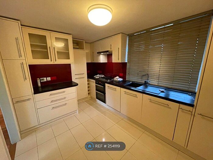 2 Bedroom Flat To Rent In Lockwood Square, London, SE16