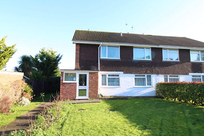 2 Bedroom Maisonette For Sale In Penshurst Walk, Bromley, BR2