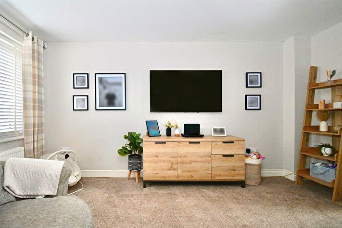 3 Bedroom Terraced House For Sale In Elphinstone Road, Hastings, TN34