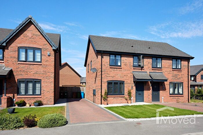 3 Bedroom Semi-Detached House For Sale In Hustler Grove, Howden, DN14
