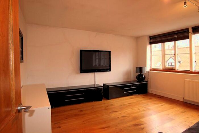 2 Bedroom Maisonette To Rent In Pottergate, Norwich, NR2