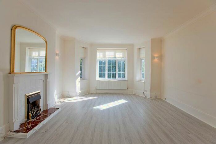 2 Bedroom Flat To Rent In Childs Hill, NW2
