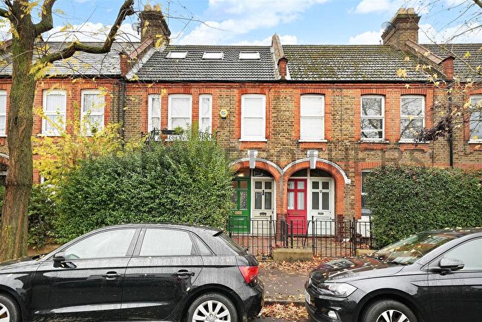 2 Bedroom Flat To Rent In Brettenham Road, London, E17