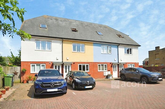 4 Bedroom Town House To Rent In Keppel Close Greenhithe, DA9