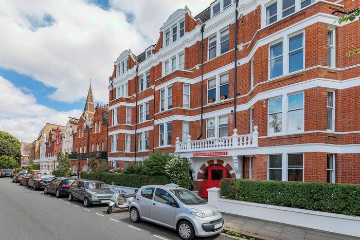 Studio To Rent In St Andrews Mansions, St Andrews Road, Barons Court, London, W14