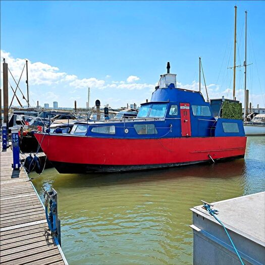 1 Bedroom Houseboat For Sale In Vicarage Lane, Port Werburgh, Rochester, ME3