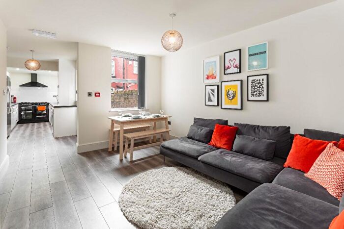 6 Bedroom Terraced House To Rent In Wrenbury St, Kensington, L7