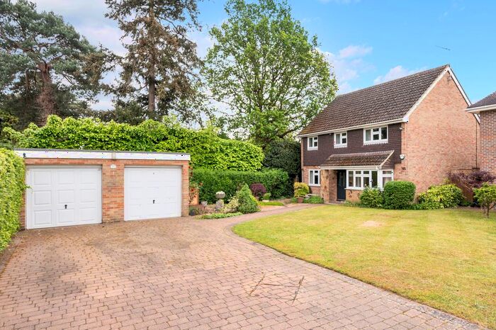 4 Bedroom Detached House To Rent In Ferndown Gardens, Cobham, KT11