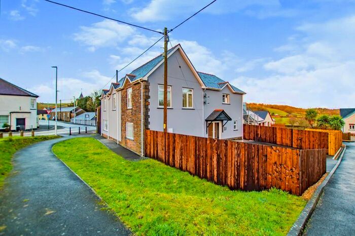 4 Bedroom Detached House For Sale In Llanwnnen, Lampeter, SA48