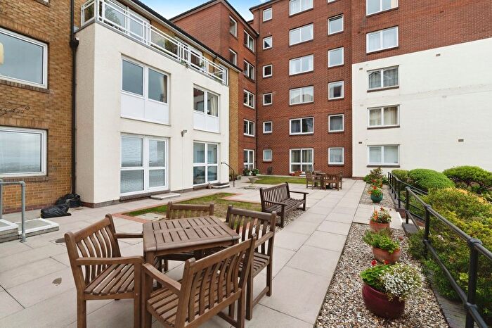 1 Bedroom Flat For Sale In Holland Road, Westcliff-On-Sea, Essex, SS0