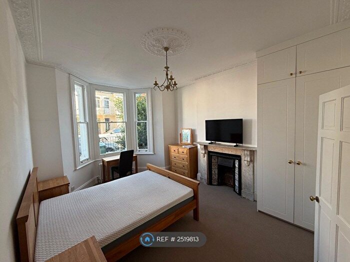 2 Bedroom Flat To Rent In Tournay Road, London, SW6