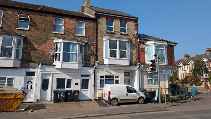 4 Bedroom Flat To Rent In Cherry Tree Avenue, Dover, Kent, CT16