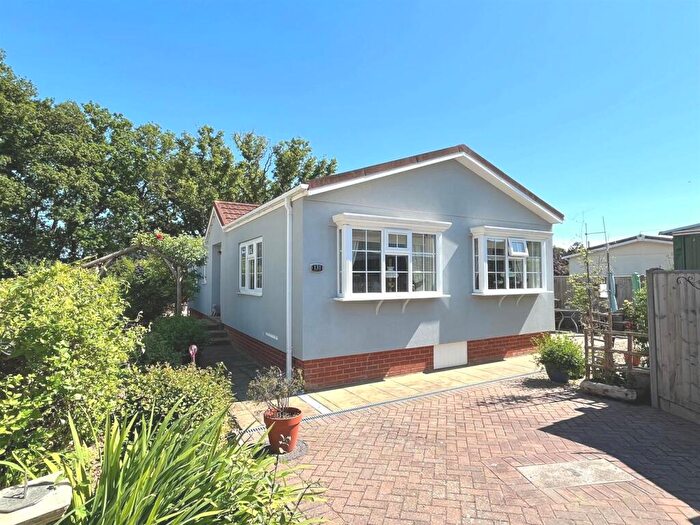 2 Bedroom Detached Bungalow For Sale In Folly Lane, East Cowes, PO32