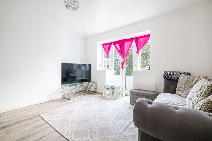 2 Bedroom Flat For Sale In The Woodlands, London, SE19