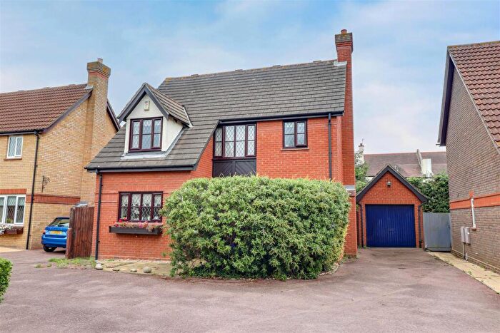 3 Bedroom Detached House For Sale In Alleyn Place, Westcliff-On-Sea, SS0