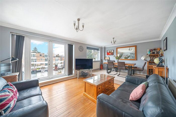 2 Bedroom Flat For Sale In Albemarle Road, Beckenham, BR3