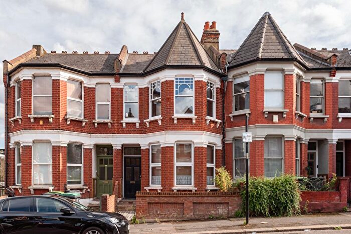 2 Bedroom Flat To Rent In Mattison Road, London, N4