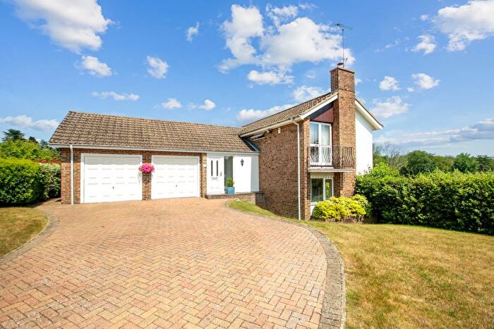4 Bedroom Detached House For Sale In Lynton Park Avenue, East Grinstead, RH19