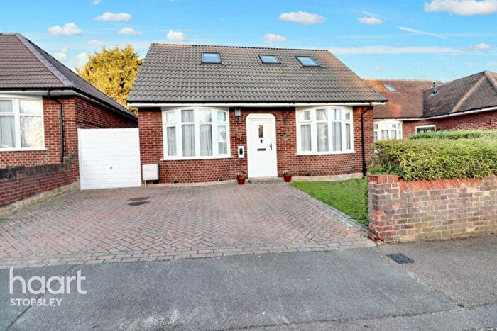 5 Bedroom Bungalow For Sale In Clevedon Road, Luton, LU2