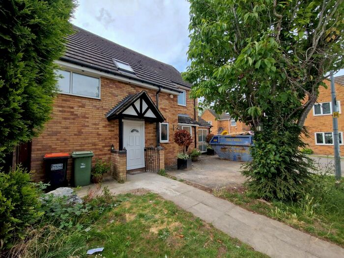 5 Bedroom House To Rent In Forge Close, Chalton, Luton, LU4