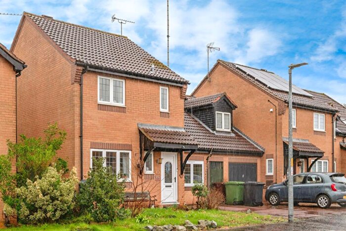 3 Bedroom Link Detached House For Sale In Hollybush Road, North Walsham, NR28