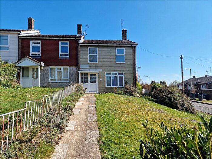 3 Bedroom Terraced House For Sale In The Chantrys, Farnham, Surrey, GU9