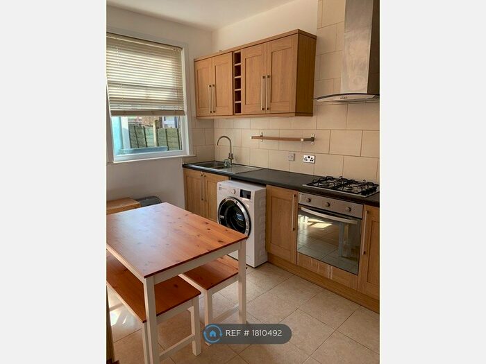 1 Bedroom Flat To Rent In Harringay Road, London, N15