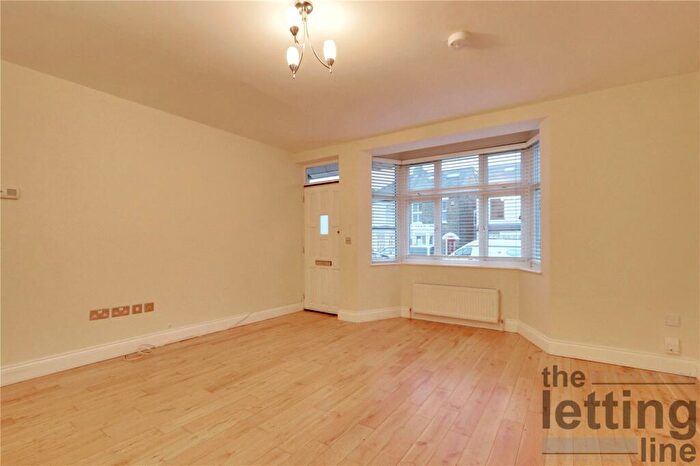 2 Bedroom Apartment To Rent In Morley Hill, Enfield, Middlesex, EN2