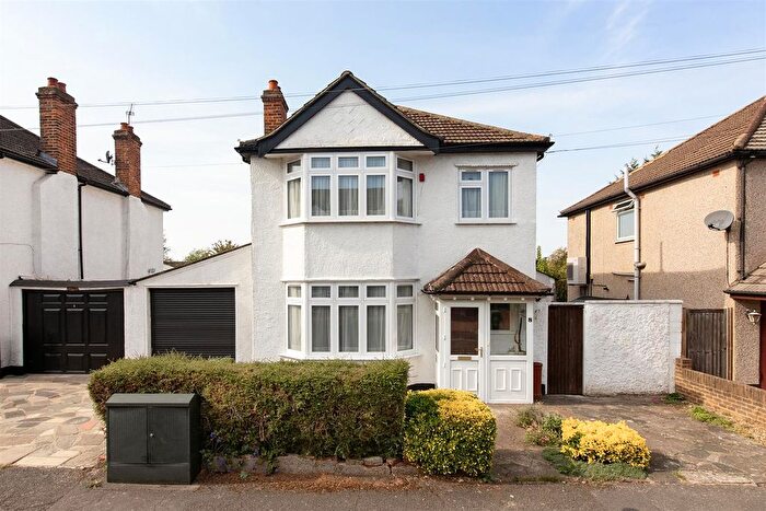 3 Bedroom Detached House For Sale In Barrow Avenue, Carshalton, SM5