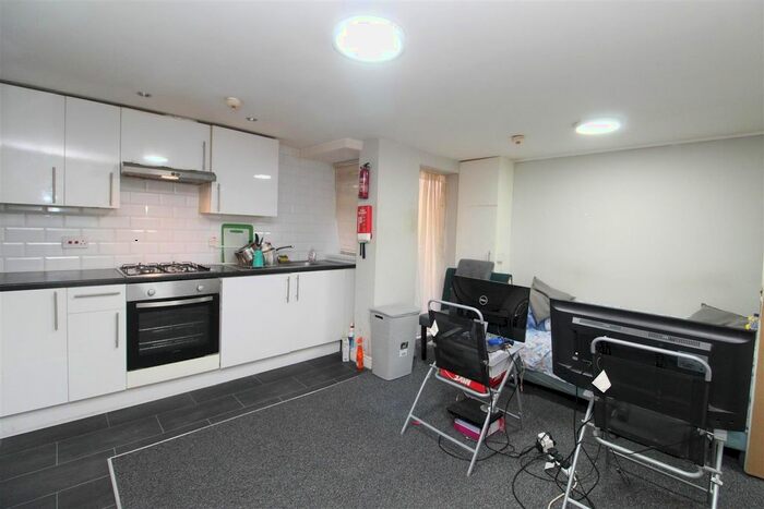 2 Bedroom Flat To Rent In Lower Cathedral Road, Cardiff, CF11