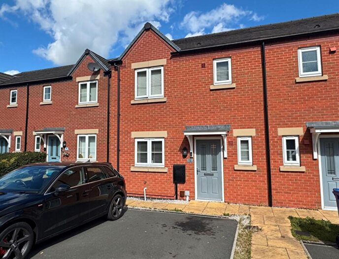 3 Bedroom End Of Terrace House For Sale In Wadham Close, Mickleover, Derby, DE3