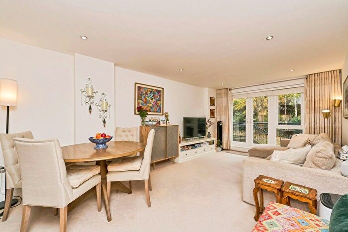 2 Bedroom Flat For Sale In Royal Quarter, Seven Kings Way, Kingston Upon Thames, KT2