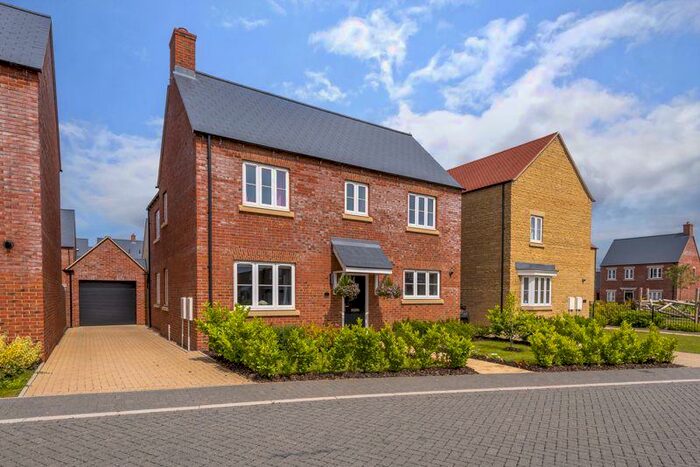 4 Bedroom Detached House To Rent In Lingfield Road, Bicester, OX26