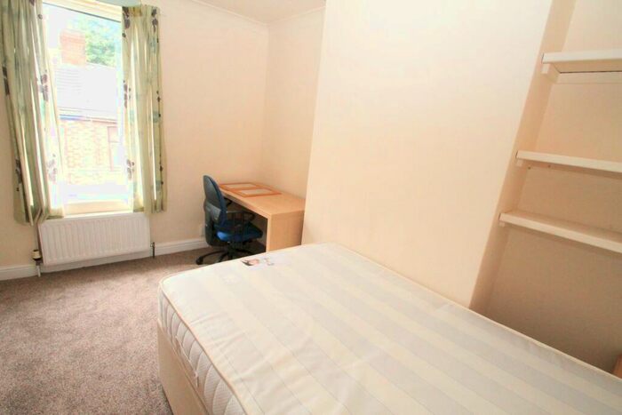4 Bedroom Terraced House To Rent In Victoria Terrace, - Bed, LN1