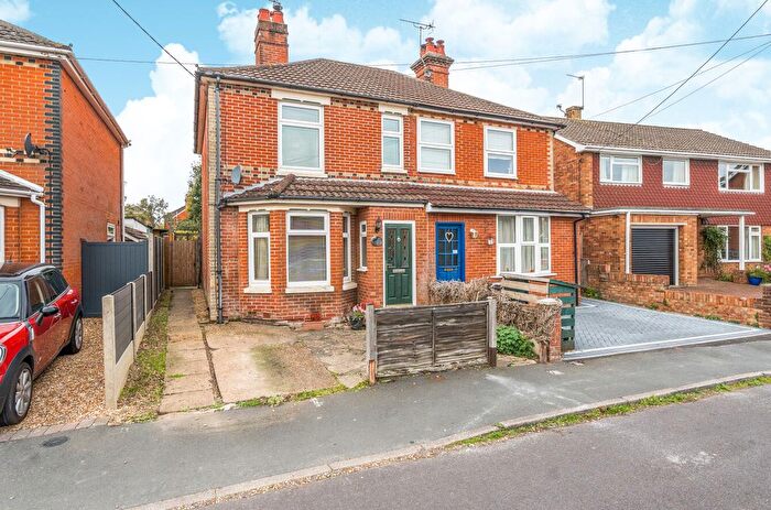 3 Bedroom Semi-detached House For Sale In Haselbury Road, Totton, Southampton, Hampshire, SO40