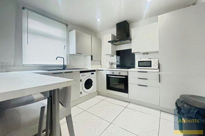 4 Bedroom Terraced House To Rent In Harwich Road, Colchester, CO4