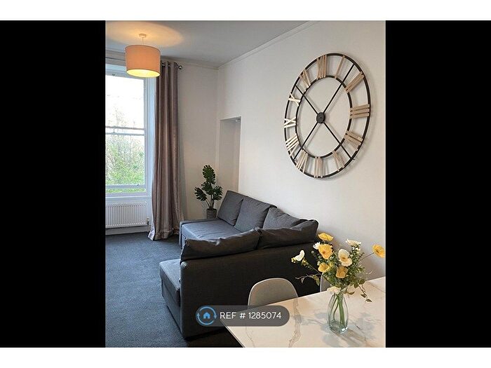 3 Bedroom Flat To Rent In Blackfriars Street, Edinburgh, EH1