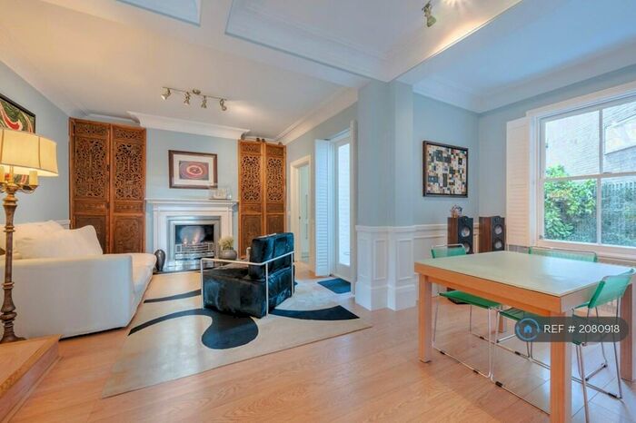 3 Bedroom Flat To Rent In Vale Of Health, London, NW3